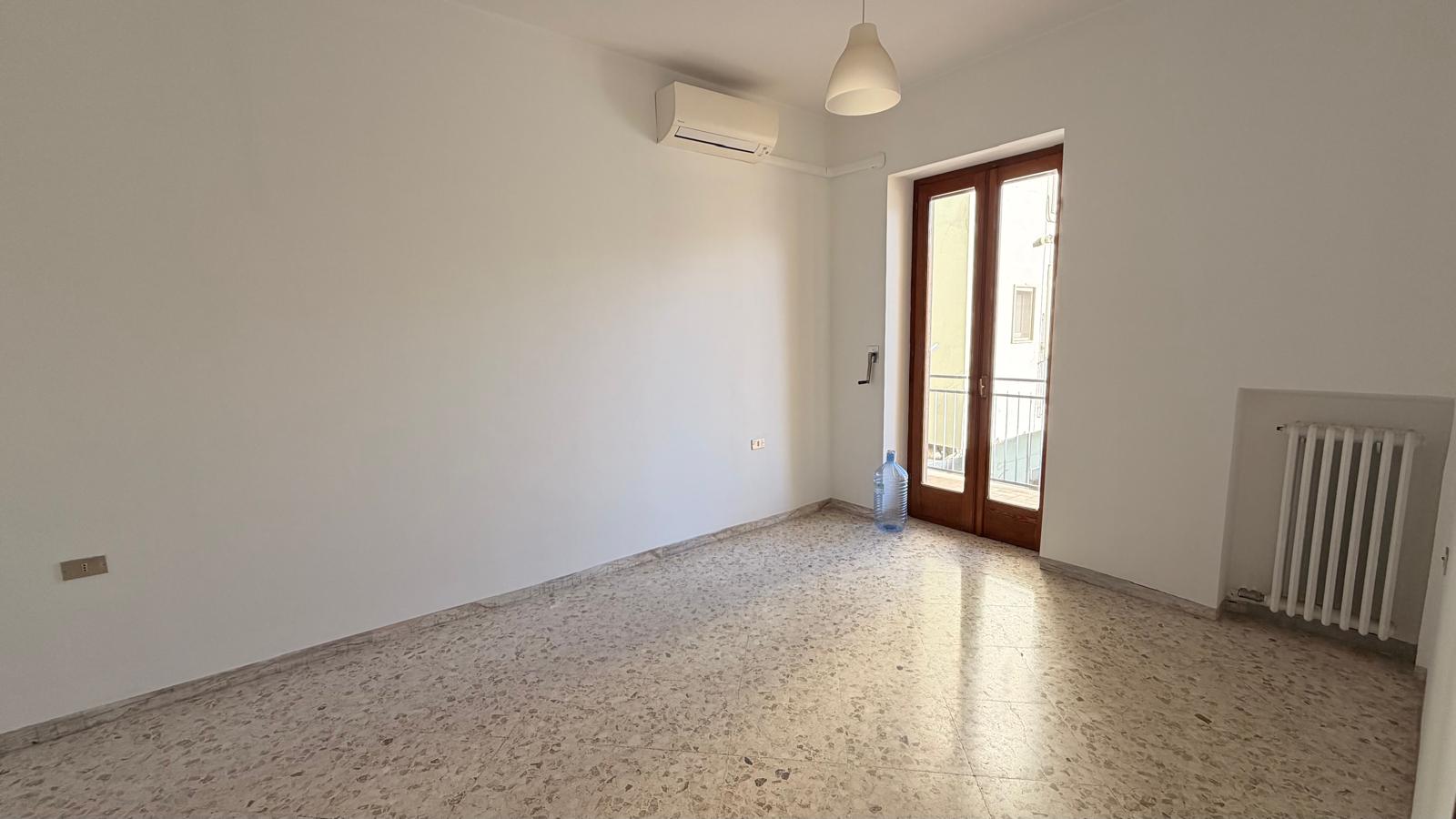P R E Z Z O R I B A S S A T O - Centrale Appartamento Con Ascensore.